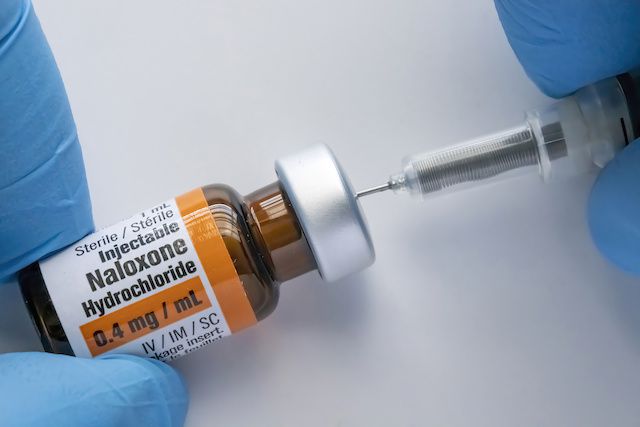 Naloxone vs. naltrexone for emergency or long-term treatment