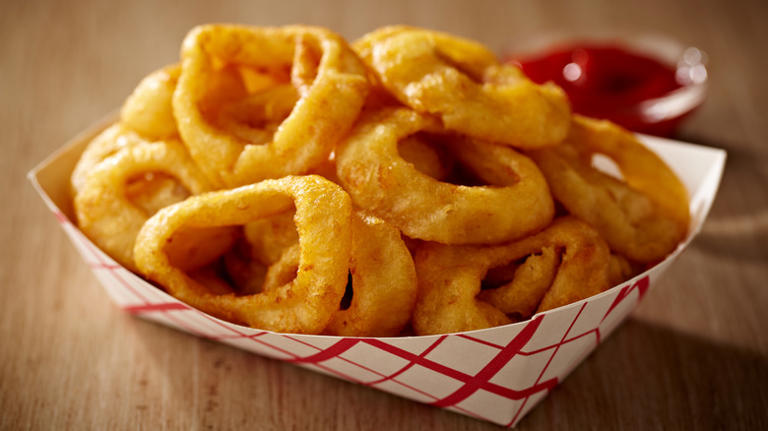 Why You Should Be Coating Onion Rings In Pre-Baked Flour