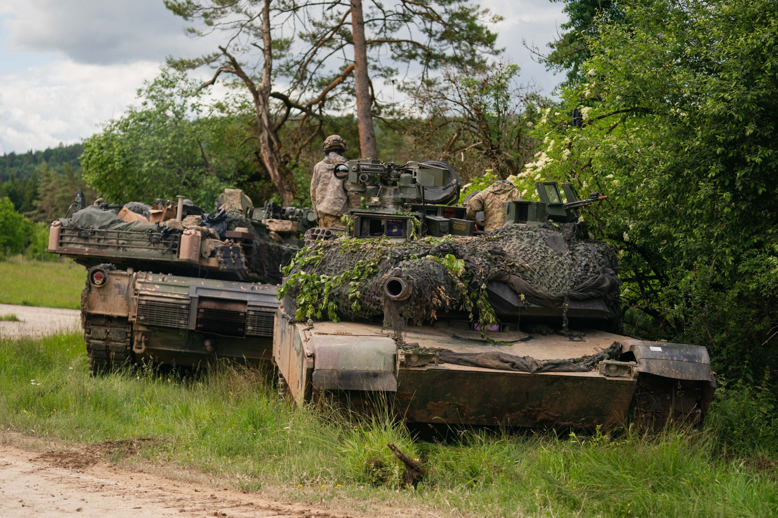 Сколько подбито танков абрамс. M1 Абрамс на Украине. Танк Абрамс на Украине 2022. Разбитая техника на Украине. Американские танкисты.