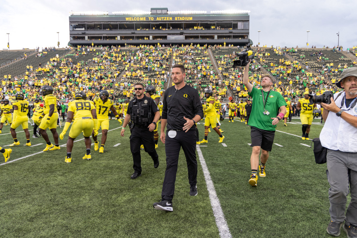 Oregon Announces Changes To 2024, '25 Football Schedules