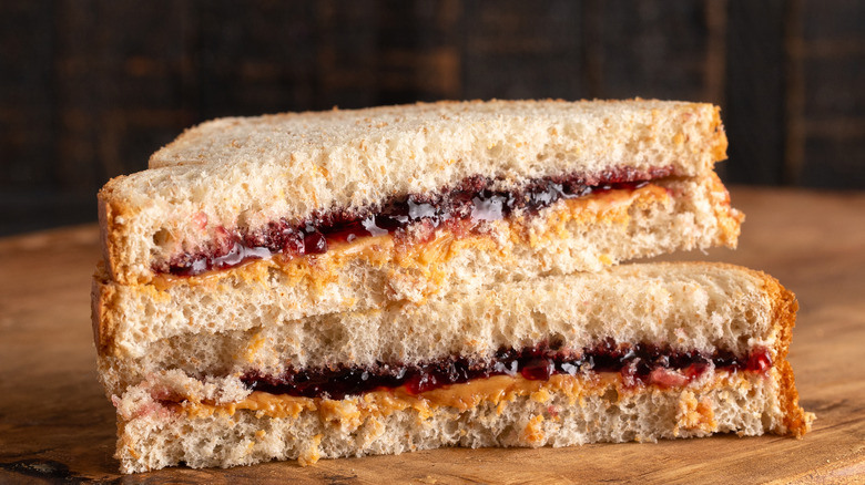 Add Granola To Give Peanut Butter And Jelly Sandwiches A Flavorful Crunch