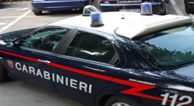 Rubarono marmitta del furgone delle Poste al metropark di Aversa, arrestati