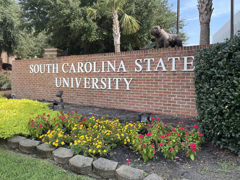 The federal government claims South Carolina owes nearly half-a-billion dollars to South Carolina State University.