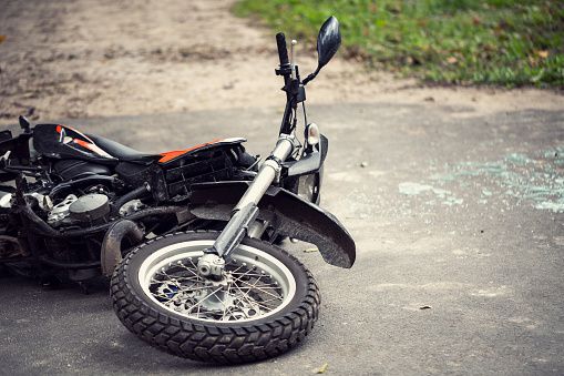 video: fatal accidente en vías de santander; joven 18 años murió tras choque de una moto con un camión