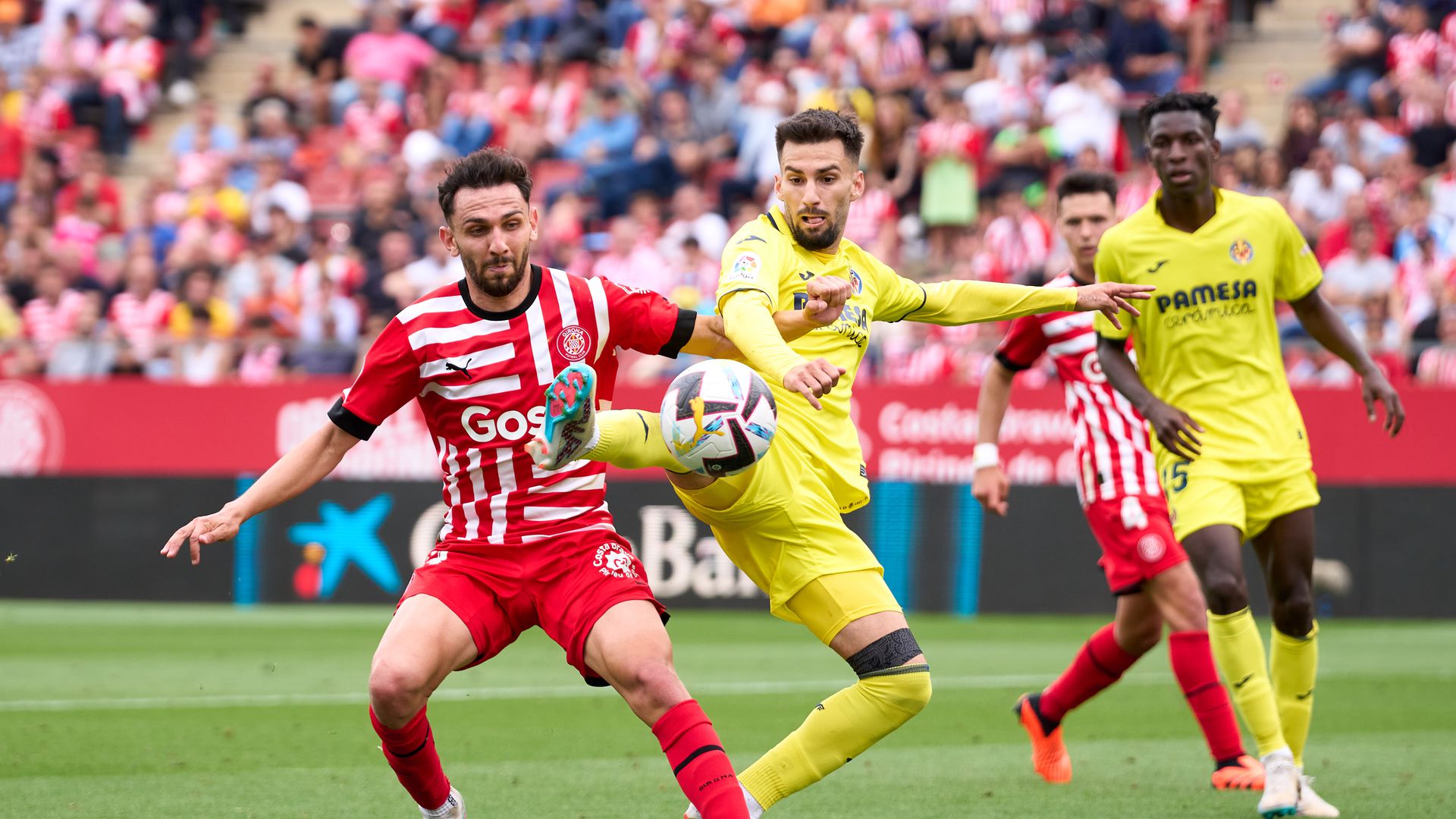 Жирона барса. Жирона Вильярреал. Girona vs Villarreal. Жирона Вильярреал прямая. Форма футбольного клуба Жирона.