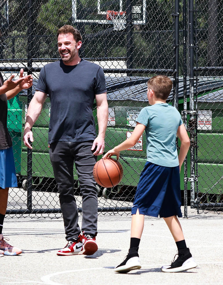 After recently directing the movie ‘Air’, Ben Affleck shows his son Samuel his basketball moves during a fun father-son outing in Los Angeles. He was all smiles. 