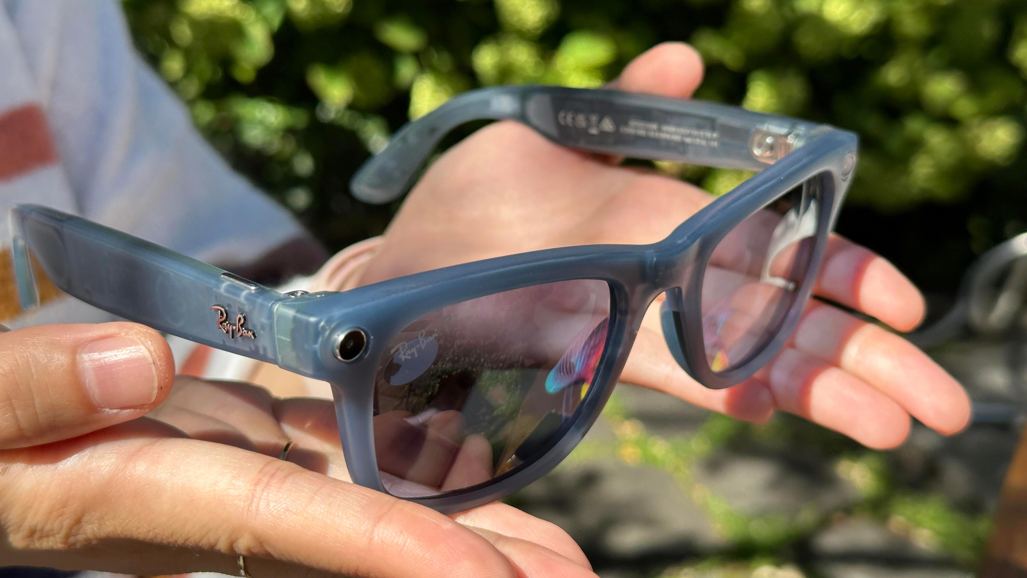 Meta's Ray-Ban Glasses Added AI That Can See What You're Seeing