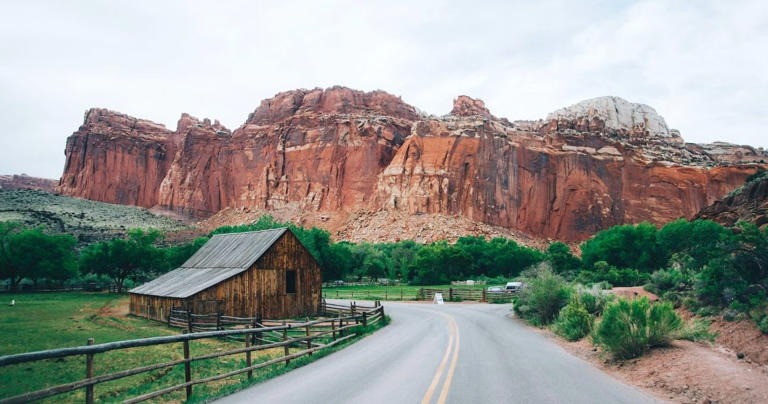 10 Things To Do In & Near Capitol Reef National Park: Complete Guide To Bentonite Hills Hikes & More