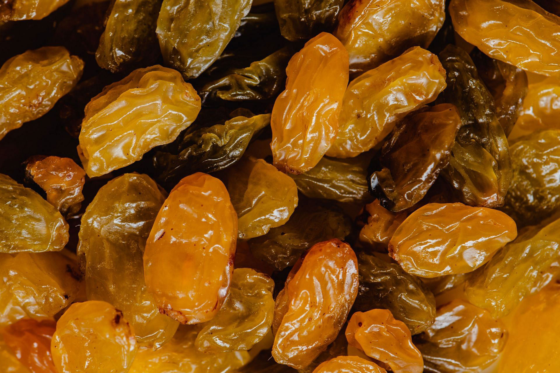 5 surprising health benefits of eating golden raisins instead of ...