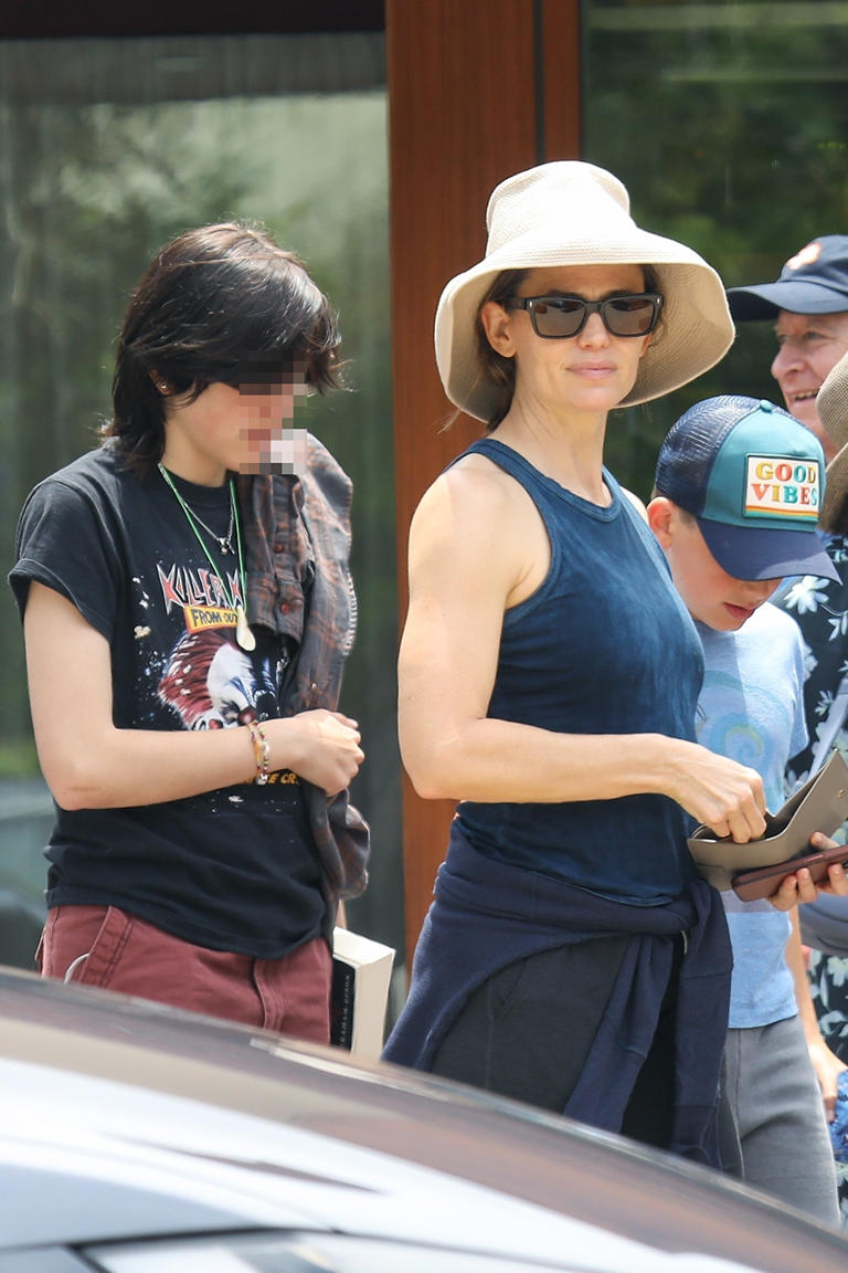 Jennifer Garner treats her three kids Violet, Seraphina, and Samuel to brunch overlooking the ocean at Soho House in Malibu on July 23. Jennifer wore a black outfit with sunglasses and a tan hat.