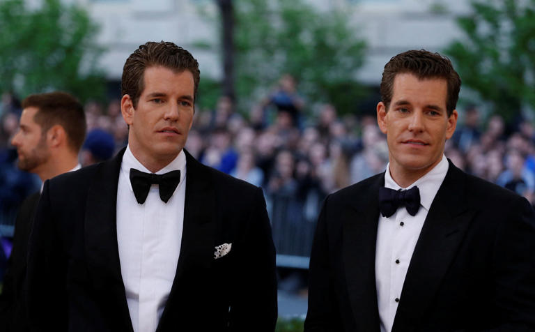 FILE PHOTO: Entrepeneurs Tyler and Cameron Winklevoss arrive at the Metropolitan Museum of Art Costume Institute Gala (Met Gala) to celebrate the opening of "Manus x Machina: Fashion in an Age of Technology" in the Manhattan borough of New York, May 2, 2016. REUTERS/Lucas Jackson/File Photo FILE PHOTO: Entrepeneurs Tyler and Cameron Winklevoss arrive at the Met Gala in New York