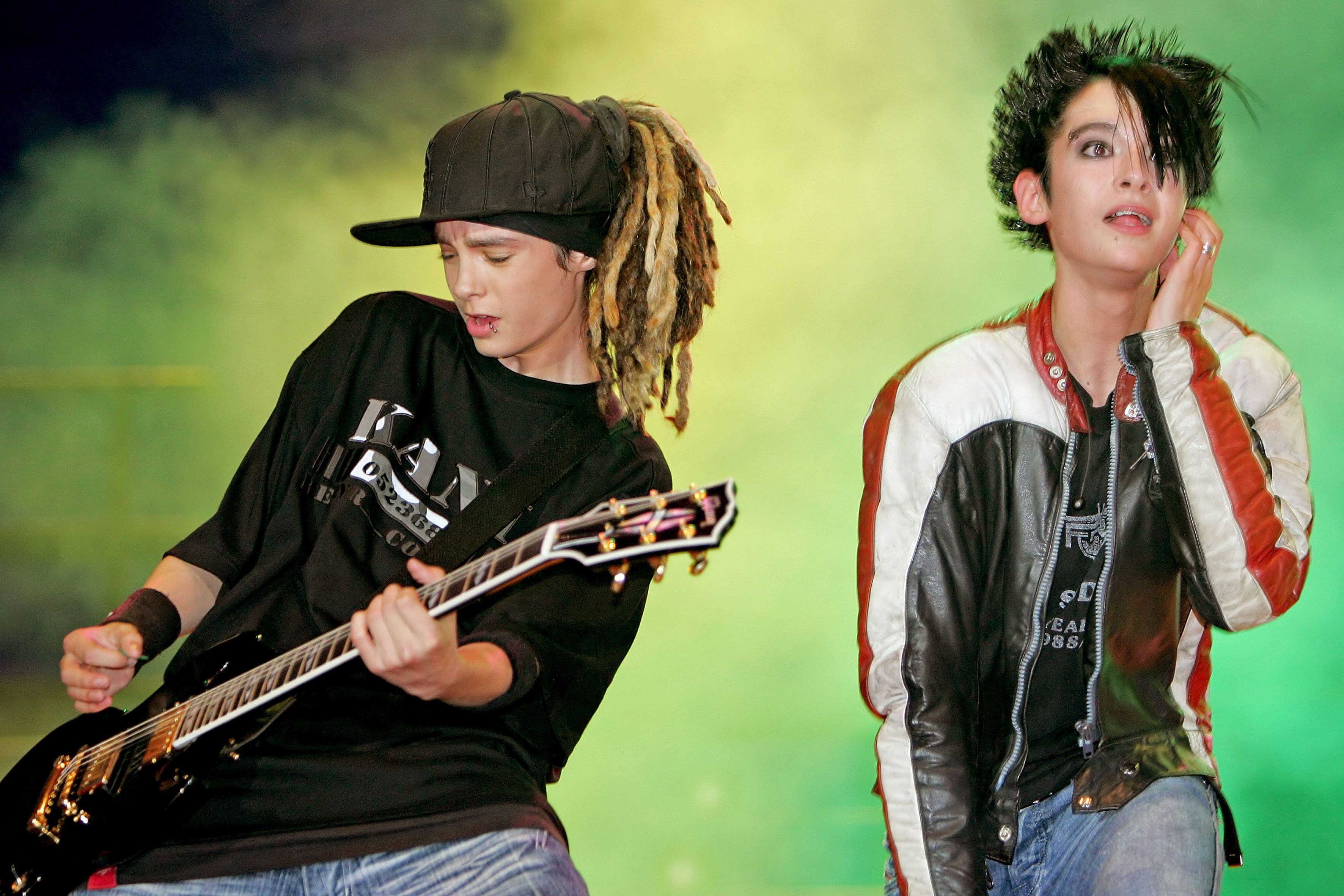 Группа токио. Токио хотел группа. Tokio Hotel 2001. Билл и том Каулитц 2005. Tom Kaulitz 2005.