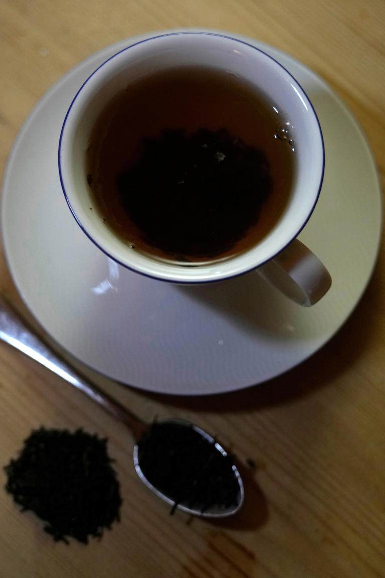 What are the benefits of black tea? Caffeine content, more explained.