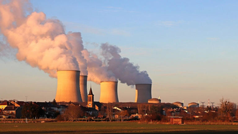 Obwohl zum Beispiel das Atomkraftwerk Cattenom in Lothringen vor Deutschlands Haustür liegt, bezieht die Bundesrepublik den Strom aus anderen Ländern.