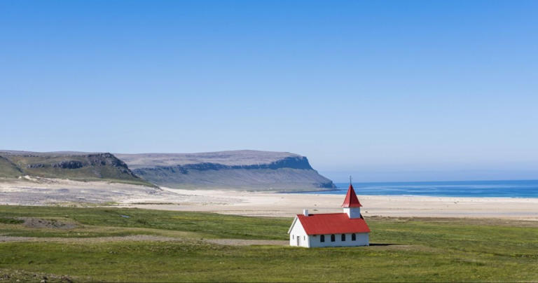 10 Unique Beaches In Iceland Worth A Visit (Besides Its Famed Black Sands)