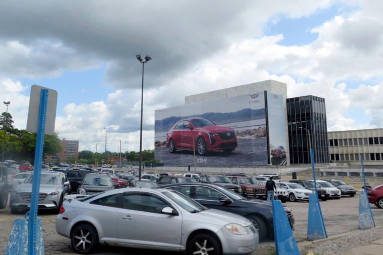 GM to retool Lansing Grand River plant to electric vehicle facility