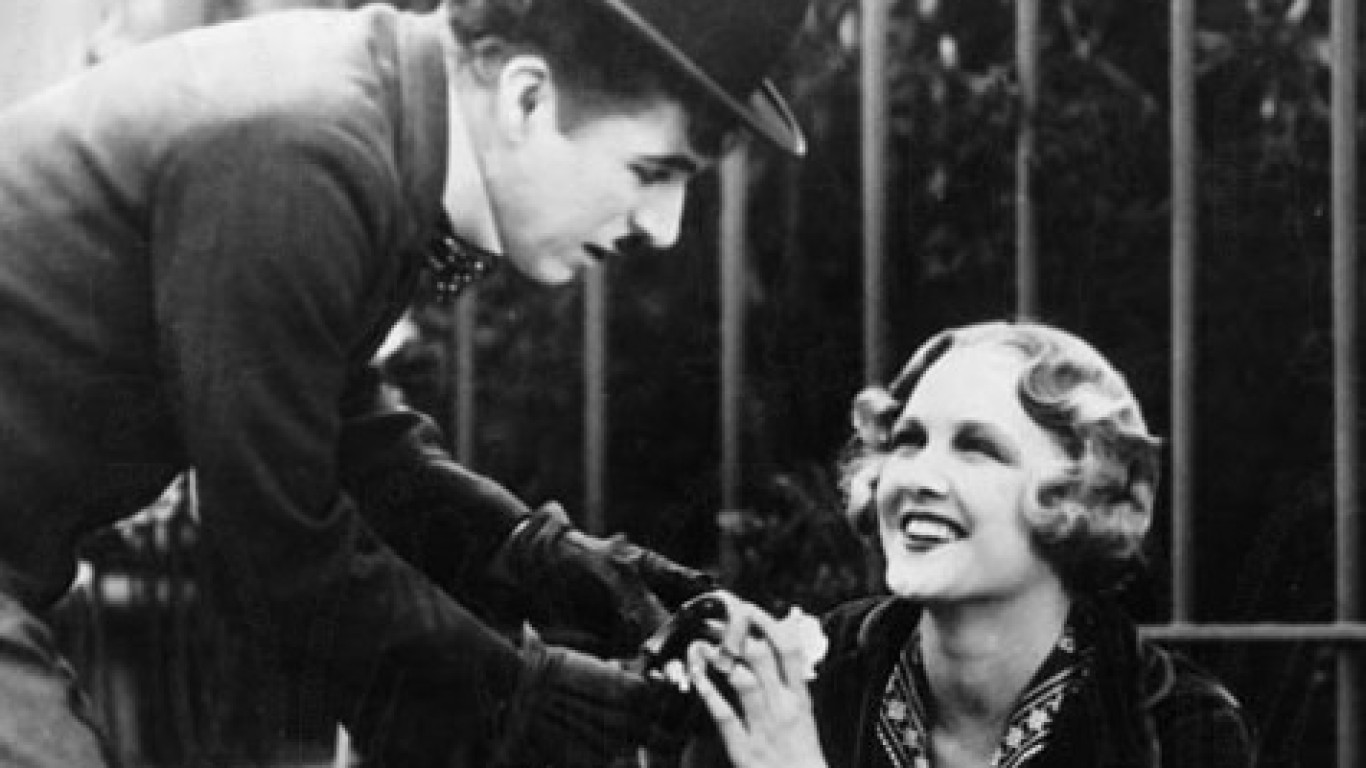 <p><strong>> Starring:</strong> Charles Chaplin, Virginia Cherrill, Florence Lee, Harry Myers</p> <p>A silent romantic comedy, "City Lights" follows a derelict as he falls in love with a blind flower vender and attempts to improve her family's condition by taking odd jobs and asking his friend, an alcoholic millionaire, for money.</p>