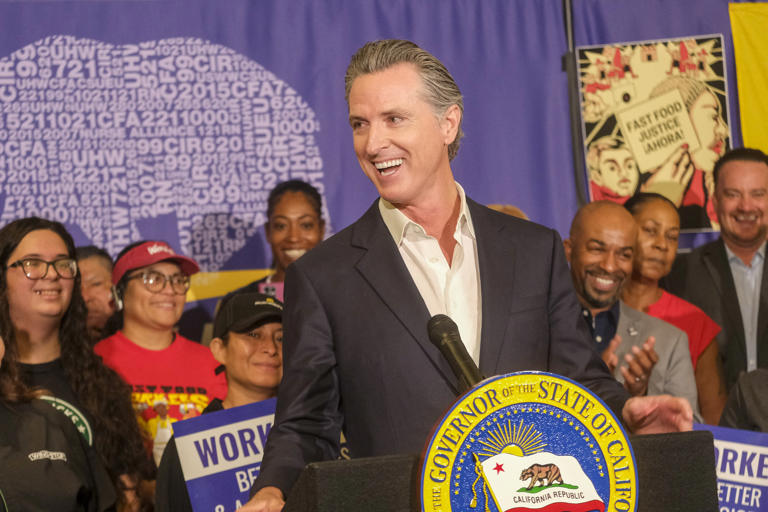 New California law raises minimum wage for fast food workers to 20 per