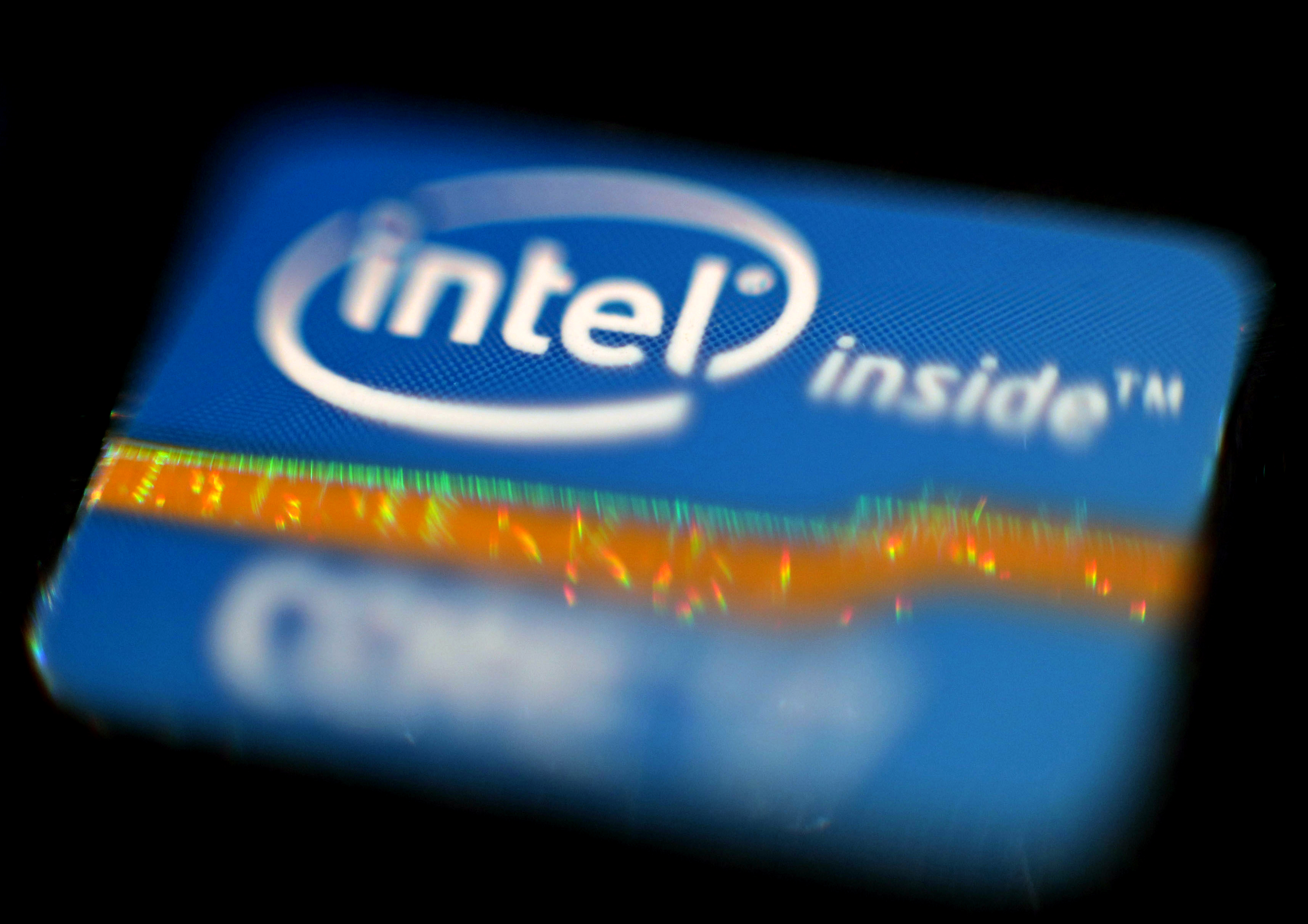 Процессорные уязвимости Intel. Интел 750. Компания Intel создание. Логотип Intel Apple.