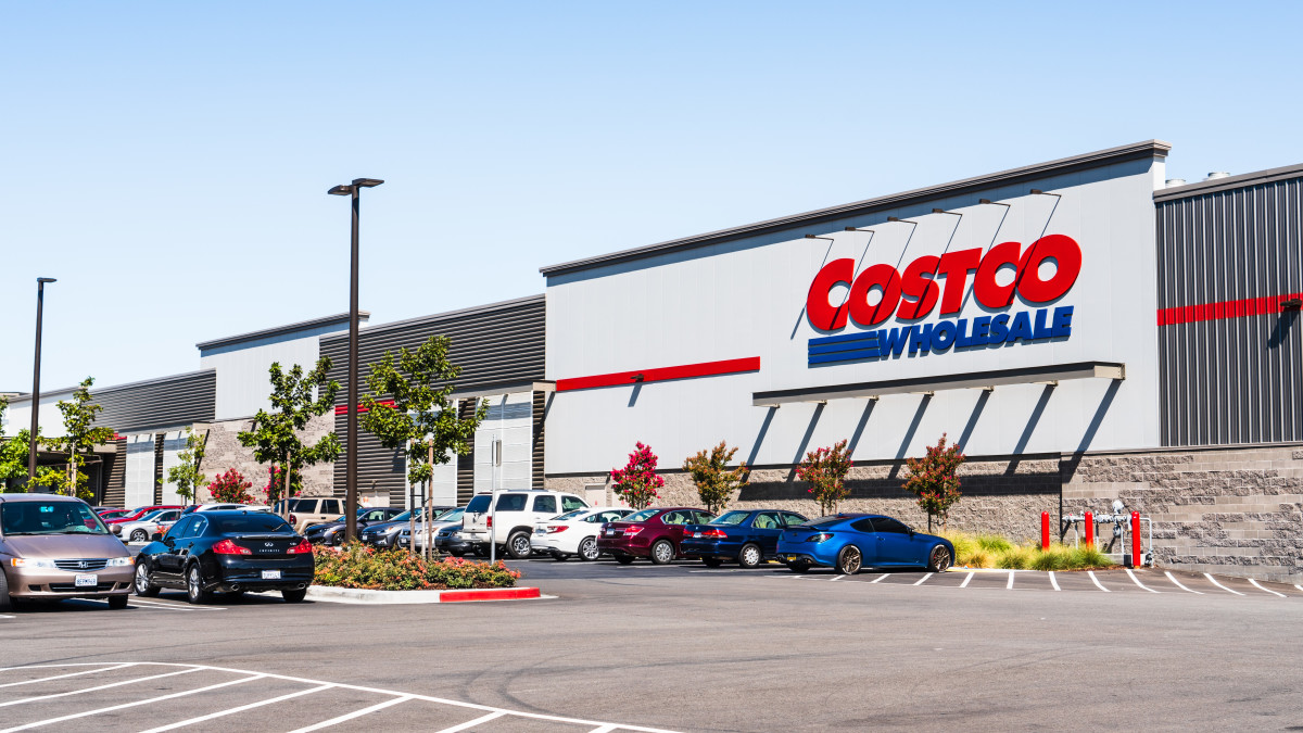 Costco Is Selling A Massive Meat, Cheese And Fruit Platter For A ...