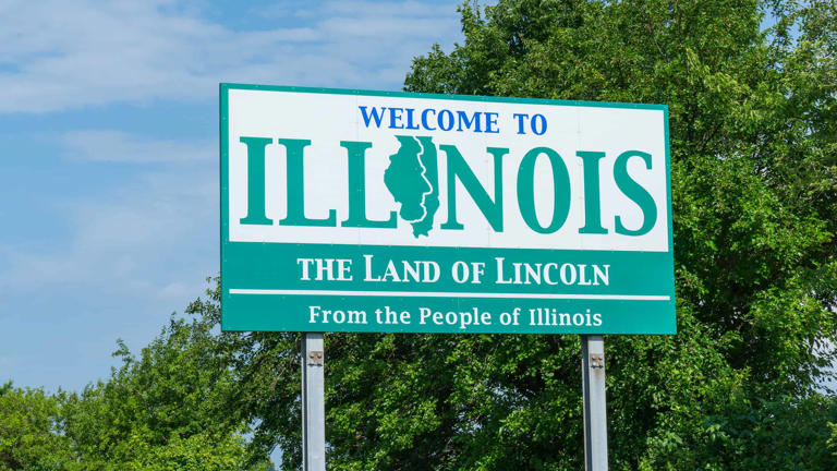 10 Must-Visit Small Towns in Illinois