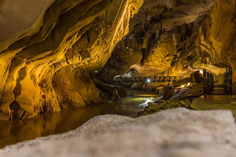 16 Largest Caves In The World, Ranked By Size