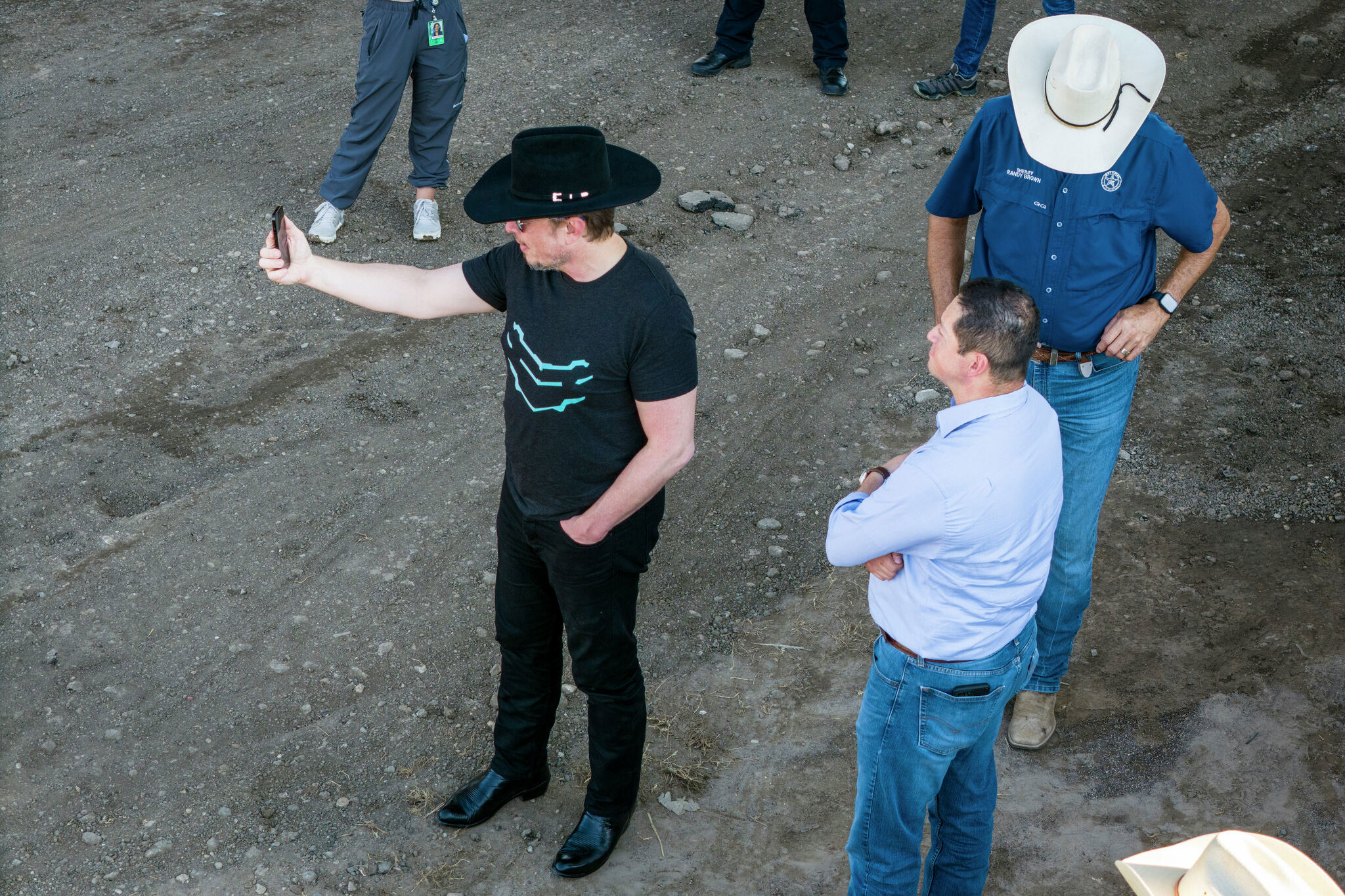 'All hat, no cattle': Elon Musk's cowboy hat during border visit draws ...