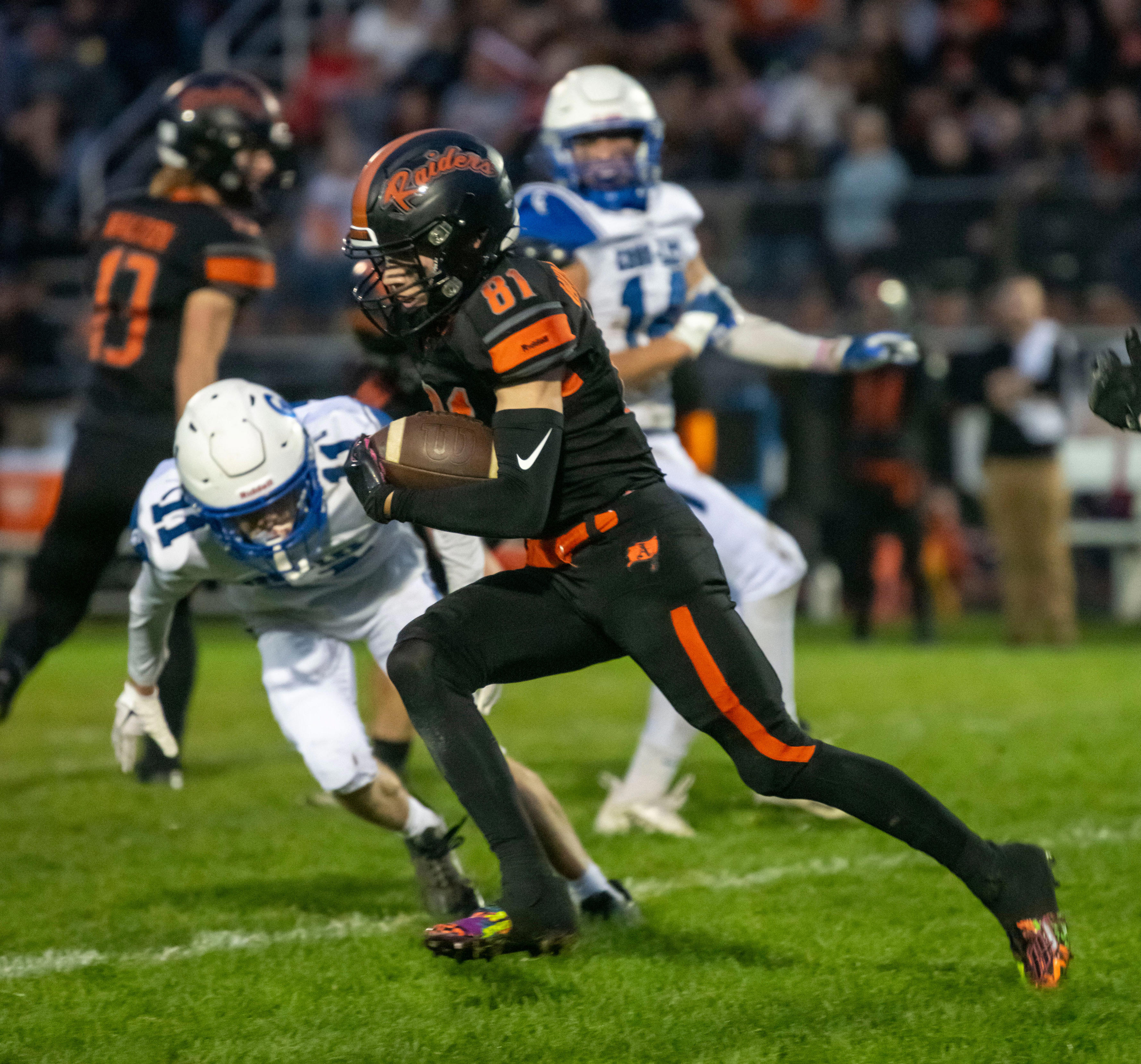 Almont football preparing for familiar playoff foe OvidElsie in state