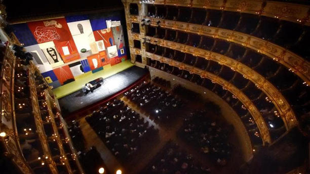 Su Rai 5 il viaggio nei teatri italiani va “in scena” al Regio di Parma