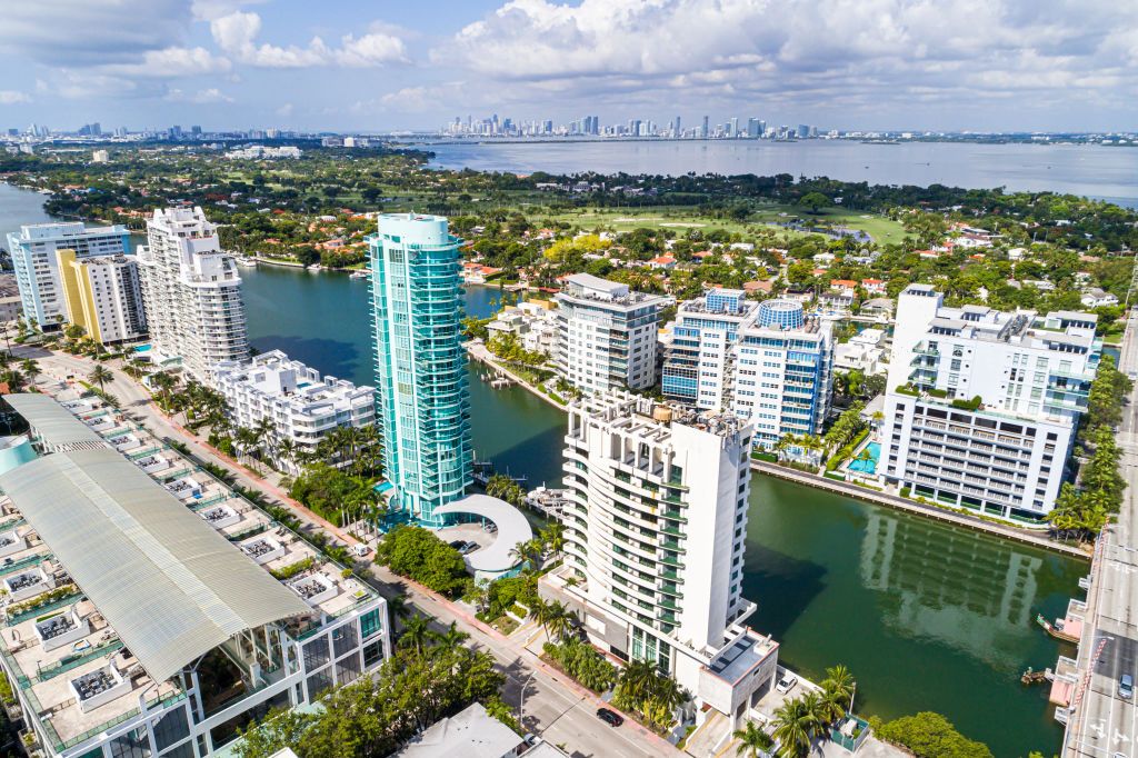 <p><strong>Walk score:</strong> 79.2</p><p>This oceanfront city is a flat belly factory—whether you choose to walk on the beach, or burn off the yummy lunch you enjoyed on pedestrian-friendly Lincoln Road.</p>