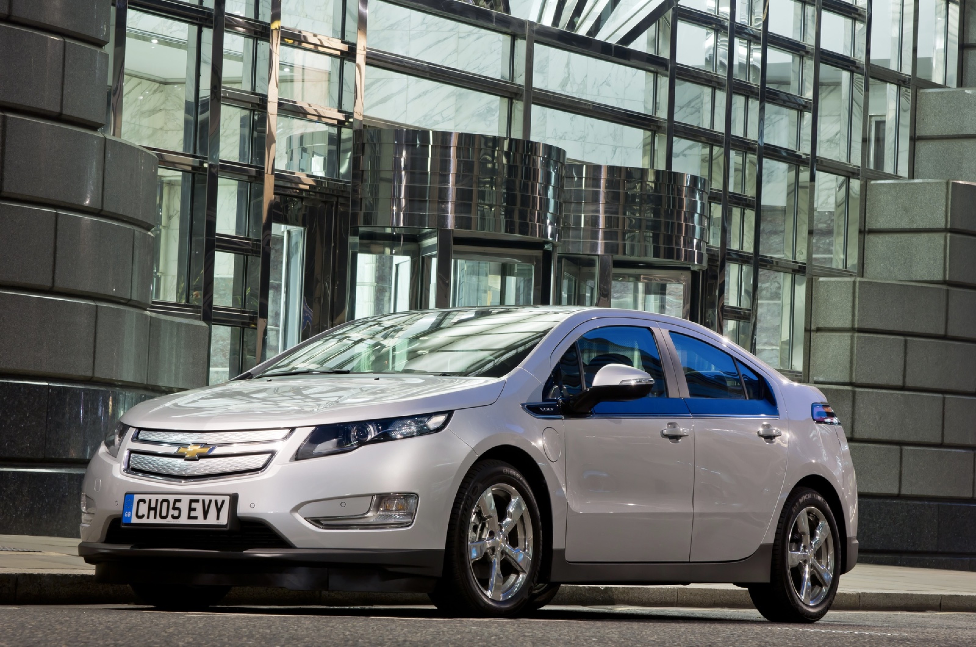 Шевроле в крыму. Chevrolet Volt 2012. Chevrolet Volt диски. Шевроле вольт 2. Шевроле вольт 12 года.