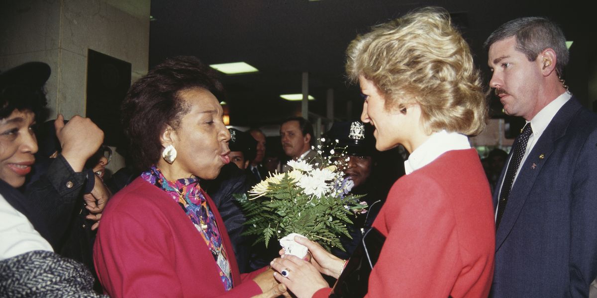 <p>Diana receives flowers at Harlem Hospital. </p>