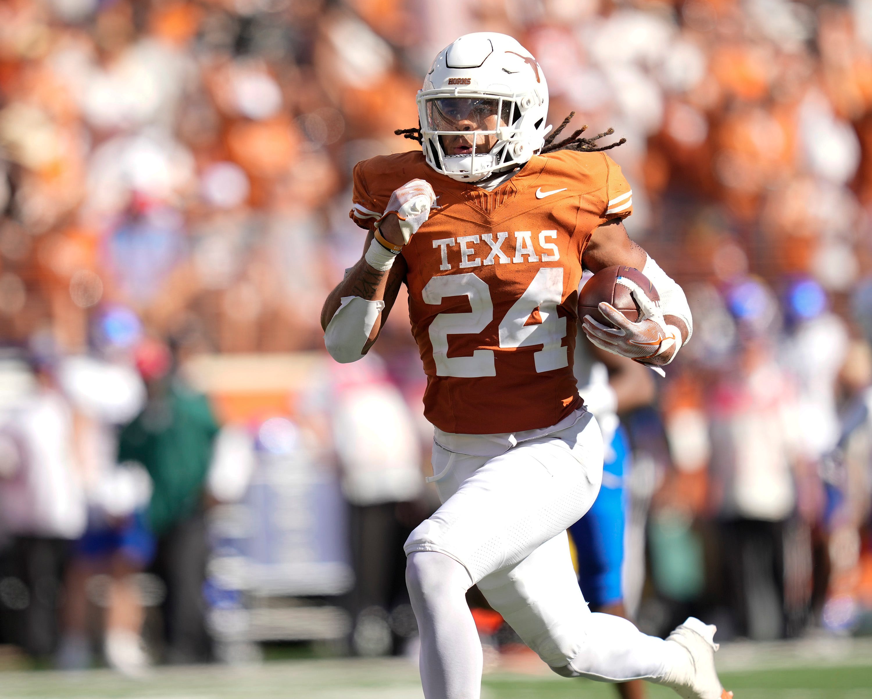 Texas RB Jonathon Brooks Expected To Declare For 2024 NFL Draft