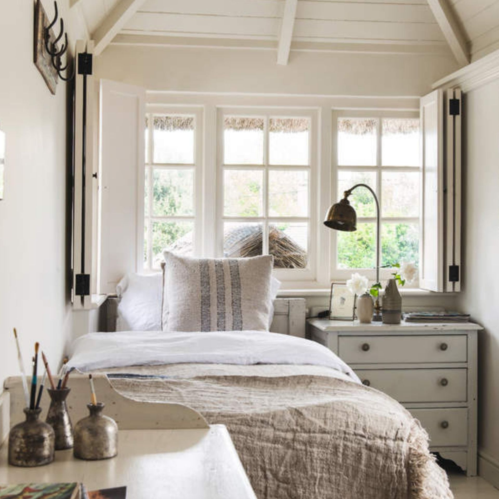 7 Design Rules For Small Bedrooms That Experts Use To Create Tiny   AA1hxCHC.img