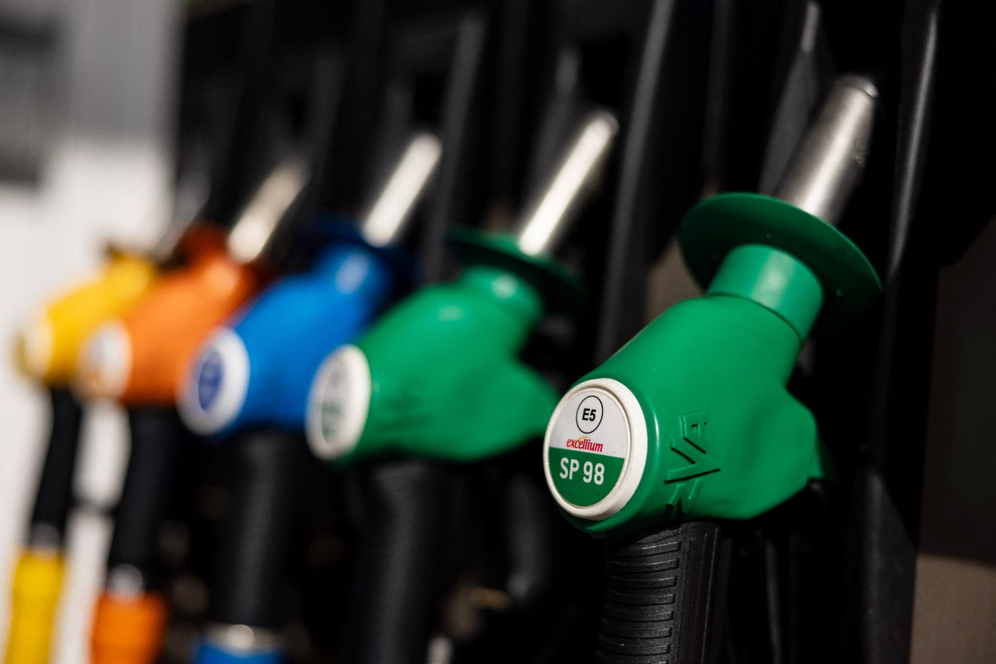 prix des carburants: l'essence et le gazole évoluent dans des directions opposées