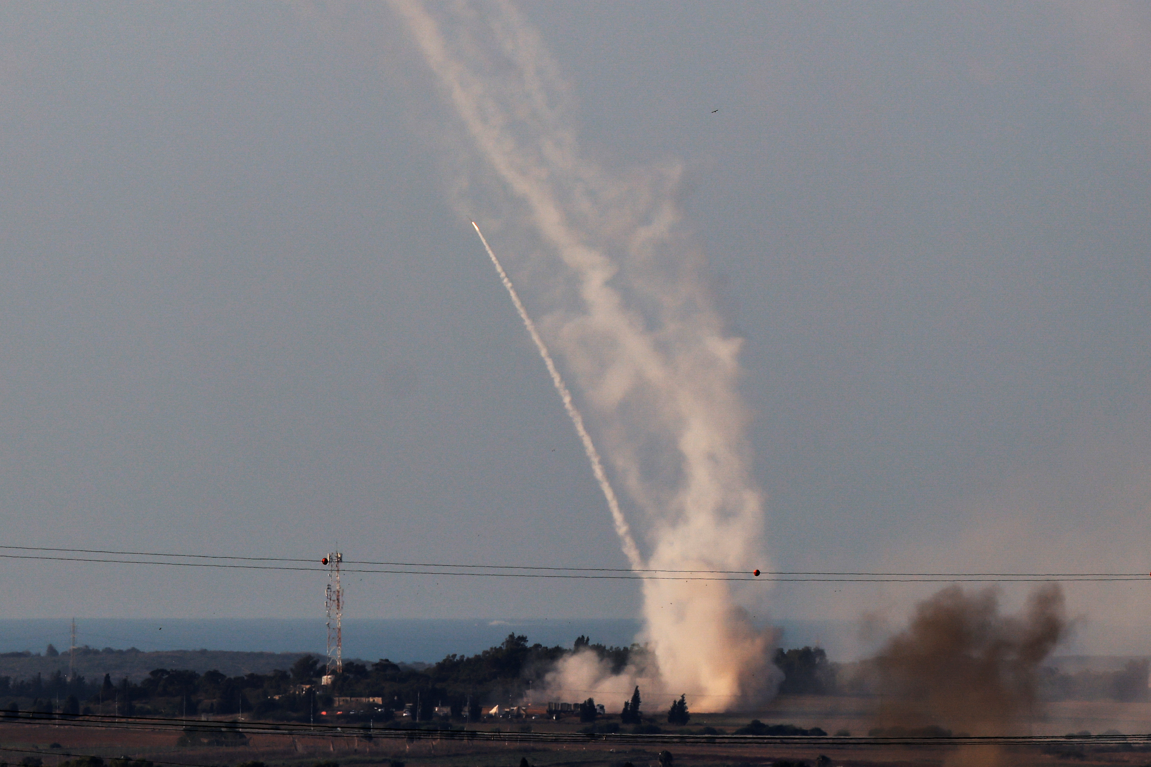 Боевая сирена. N antimissile System targets an Iranian Aerial Attack on Israel early Sunday. (Amir Cohen/Reuters).