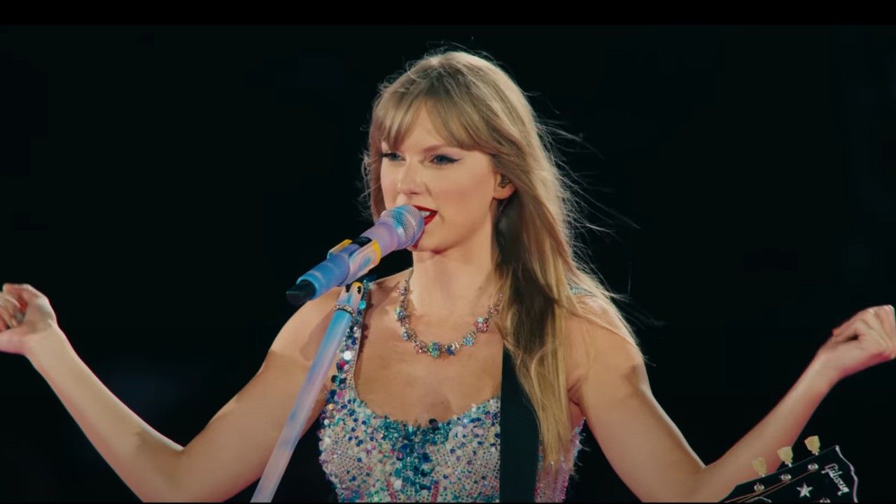 EagleEyed Viewers Caught Taylor Swift Mouthing ‘What Is Going On