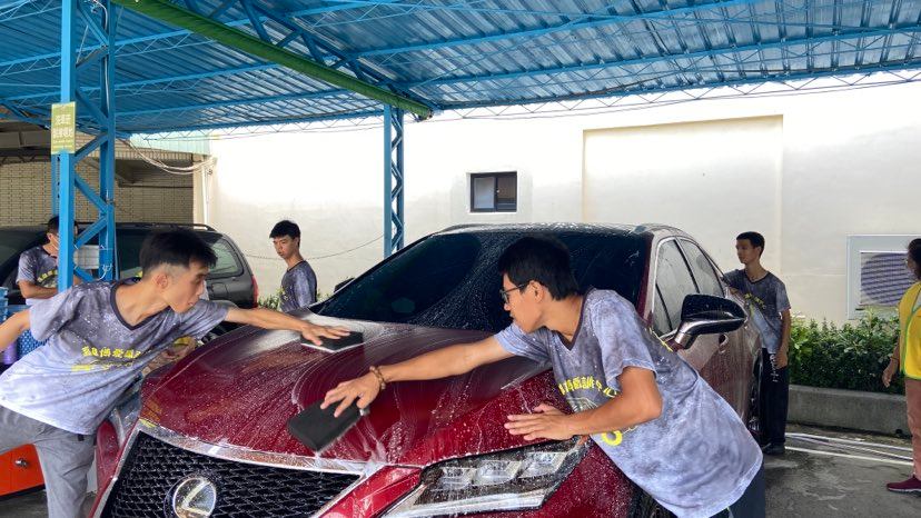 高市博愛職訓中心洗車美容班。   圖：高雄市勞工局提供