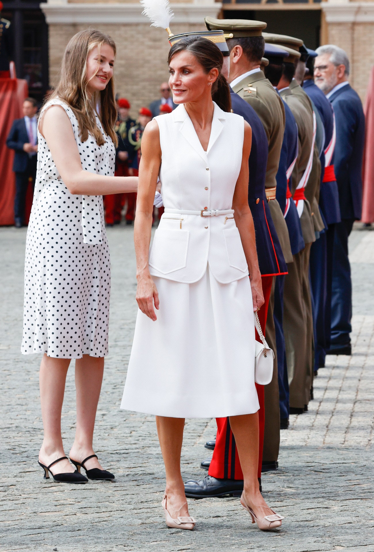 letizia también se apunta a los zapatos de punta y tacón chupete favoritos de las mujeres elegantes