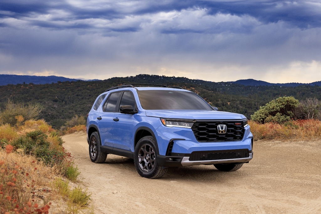 How does the new Honda Pilot stack up against the 2024 Toyota Grand