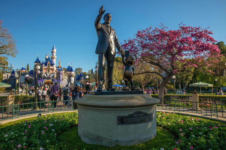 A statue of Walt Disney and Mickey Mouse at Disneyland. ((Irfan Khan / Los Angeles Times))