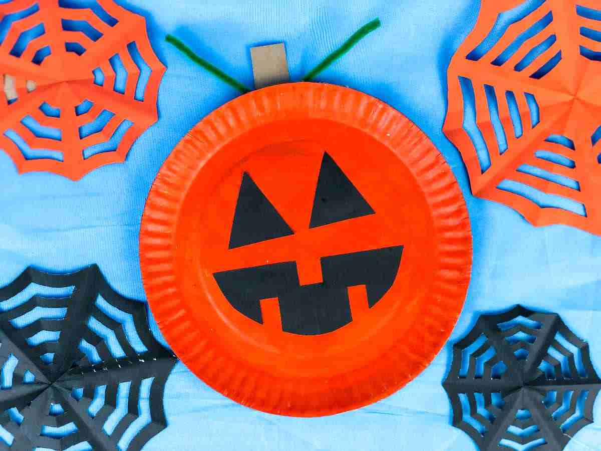 Perfect Halloween Paper Plate Pumpkin Craft for Kids