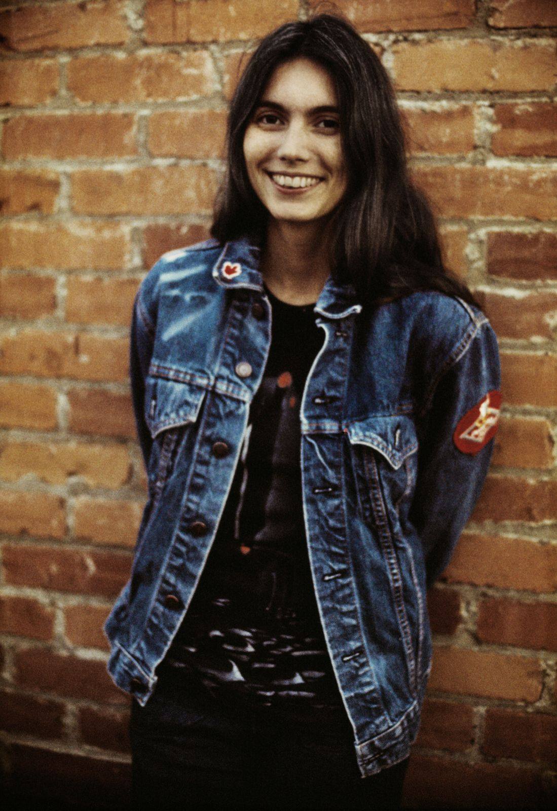 <p><span>The iconic Emmylou Harris, songstress, and country music legend, is captured in this photograph taken in Los Angeles in 1976. With a warm smile on her face and a twinkle in her eye, she radiates joy and nostalgia as she looks back at the camera. Her career began in 1973 with her debut album, <i>Pieces of the Sky</i>, which was praised by critics for its mix of traditional and modern country elements. Since then, she has released more than 25 albums and won 14 Grammys, making her one of the most successful female singers of all time. This timeless image captures the essence of Emmylou’s spirit and talent, reminding us why we love her so much.</span></p>