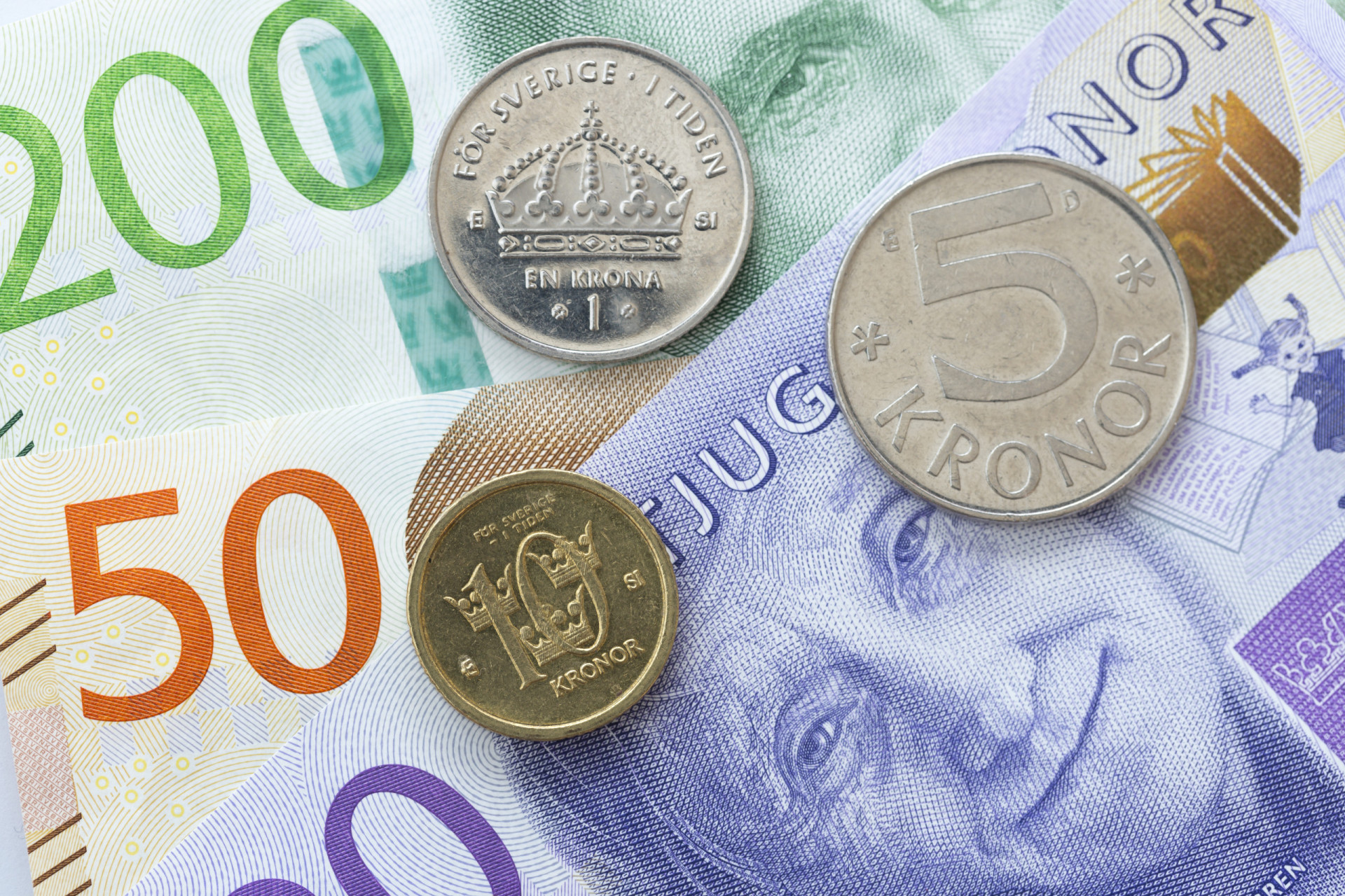 Why these European countries don't use the euro as currency