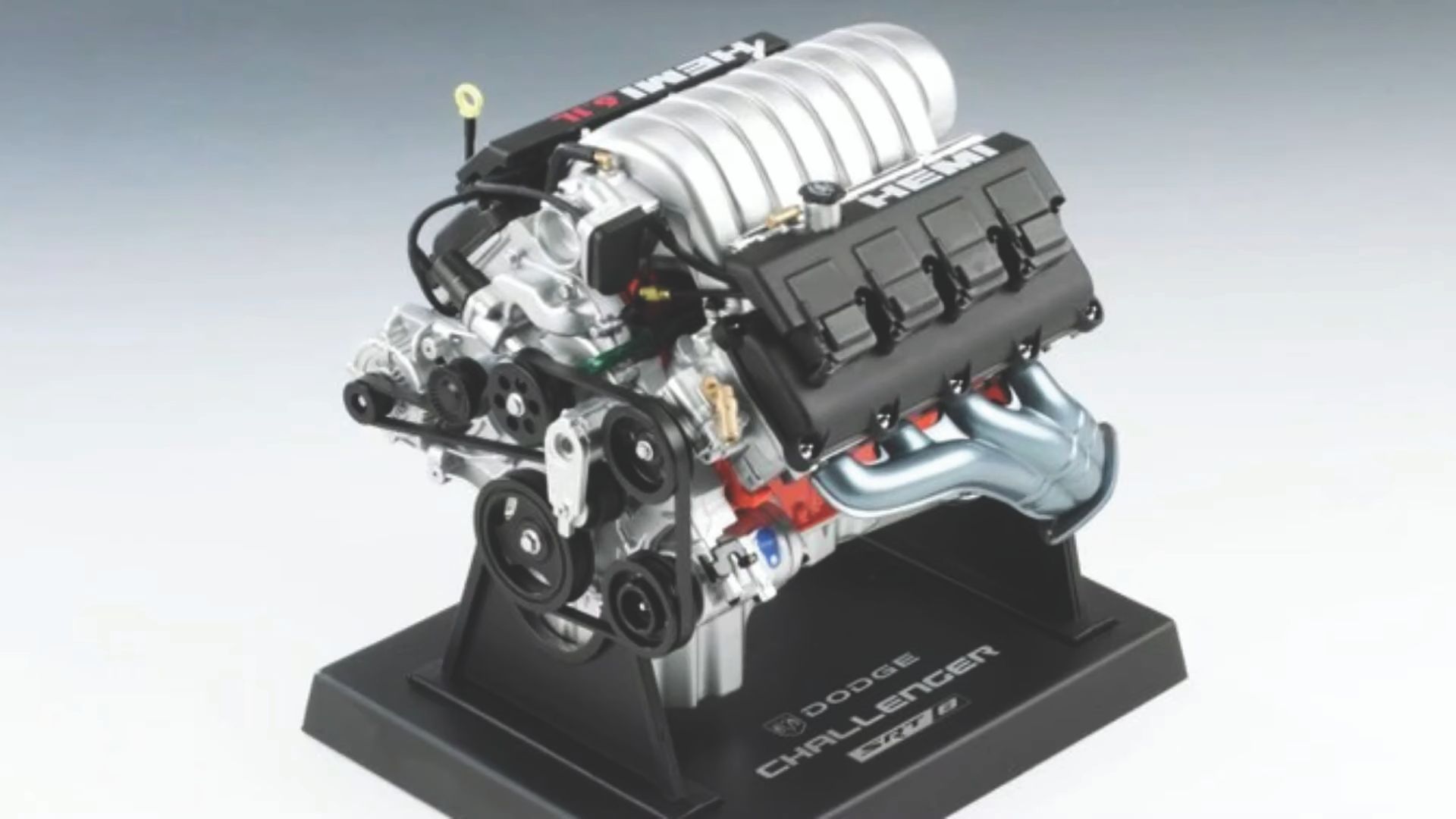 Мотор челленджер. Двигатель dodge Challenger 6.2. Двигатель Hemi 6.1 srt8. Dodge Challenger 6 1 двигатель. Мотор Хеми Додж.