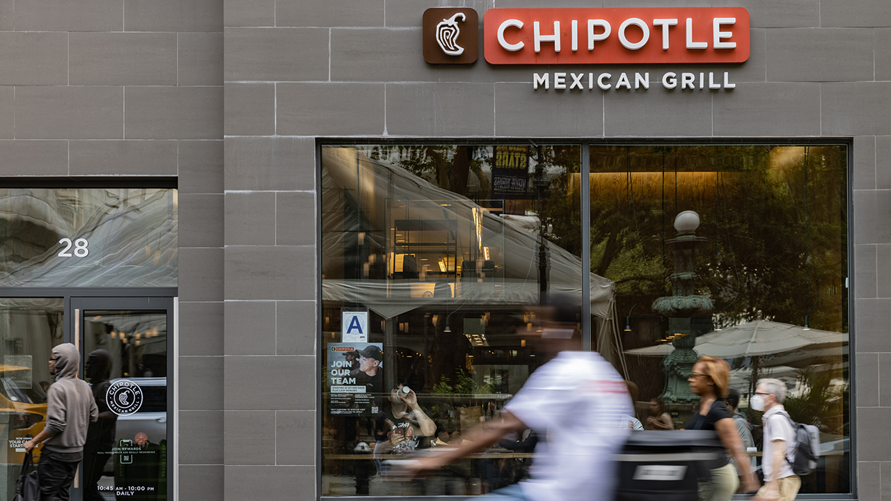 Woman who threw food at Chipotle employee can work off jail time at