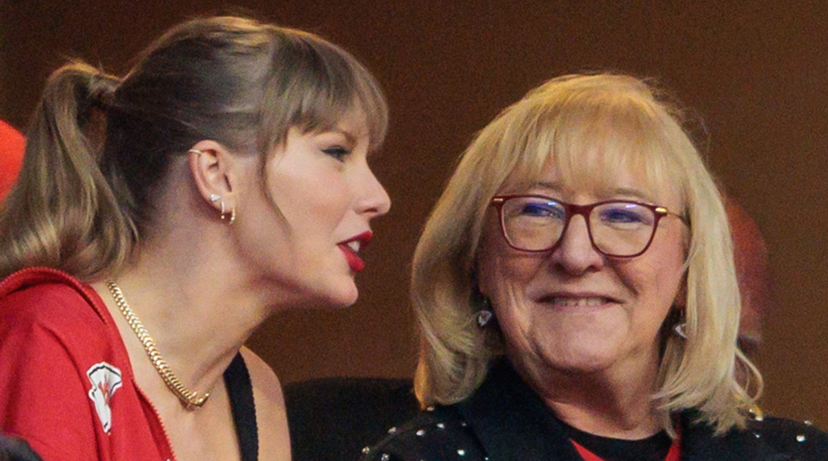 Report: Parents Of Taylor Swift, Travis Kelce Expected To Meet At ...