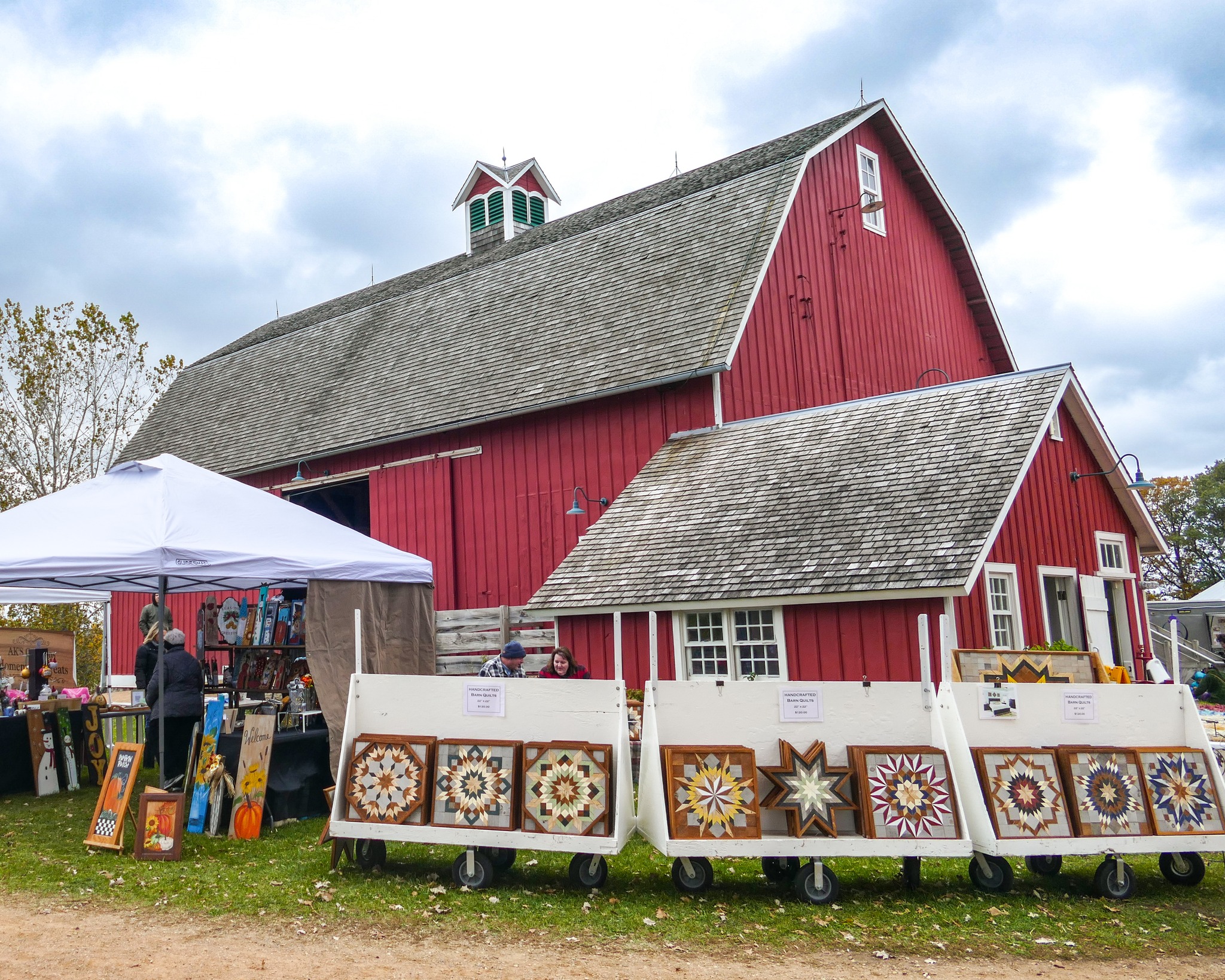 Big Red Barn Folk Arts and Crafters Fair in Maplewood