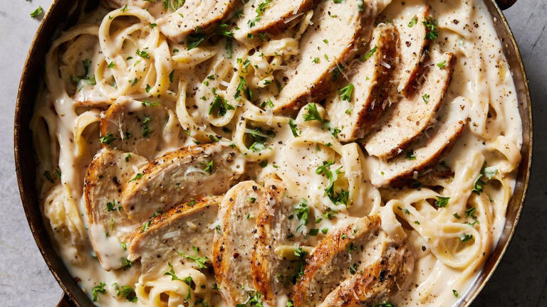 This Homemade Chicken Alfredo Is One Of The Best Beginner-Friendly ...