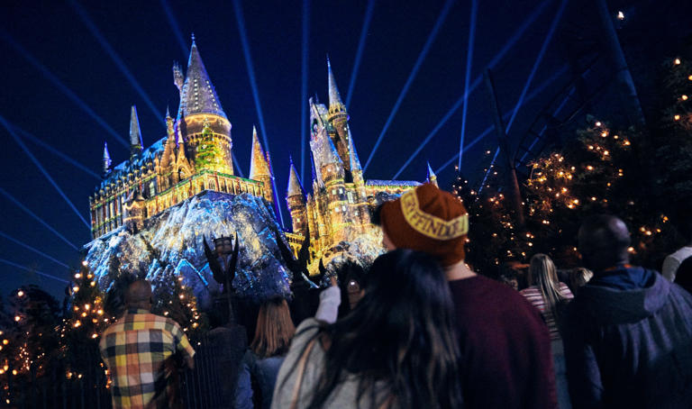 Christmas at Hogwarts returns: What to know about Universal's 2023 holiday celebrations